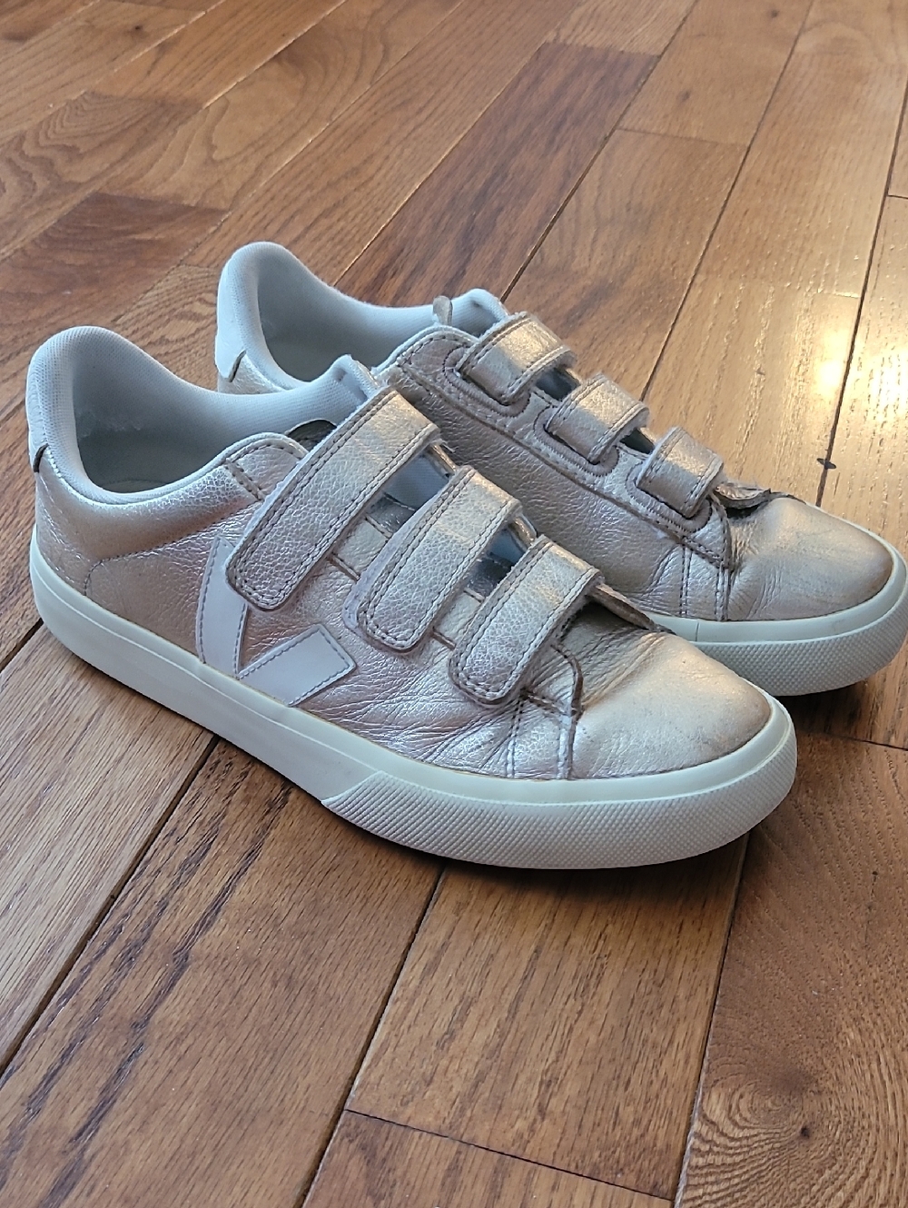 VEJA Recife Logo Sneakers